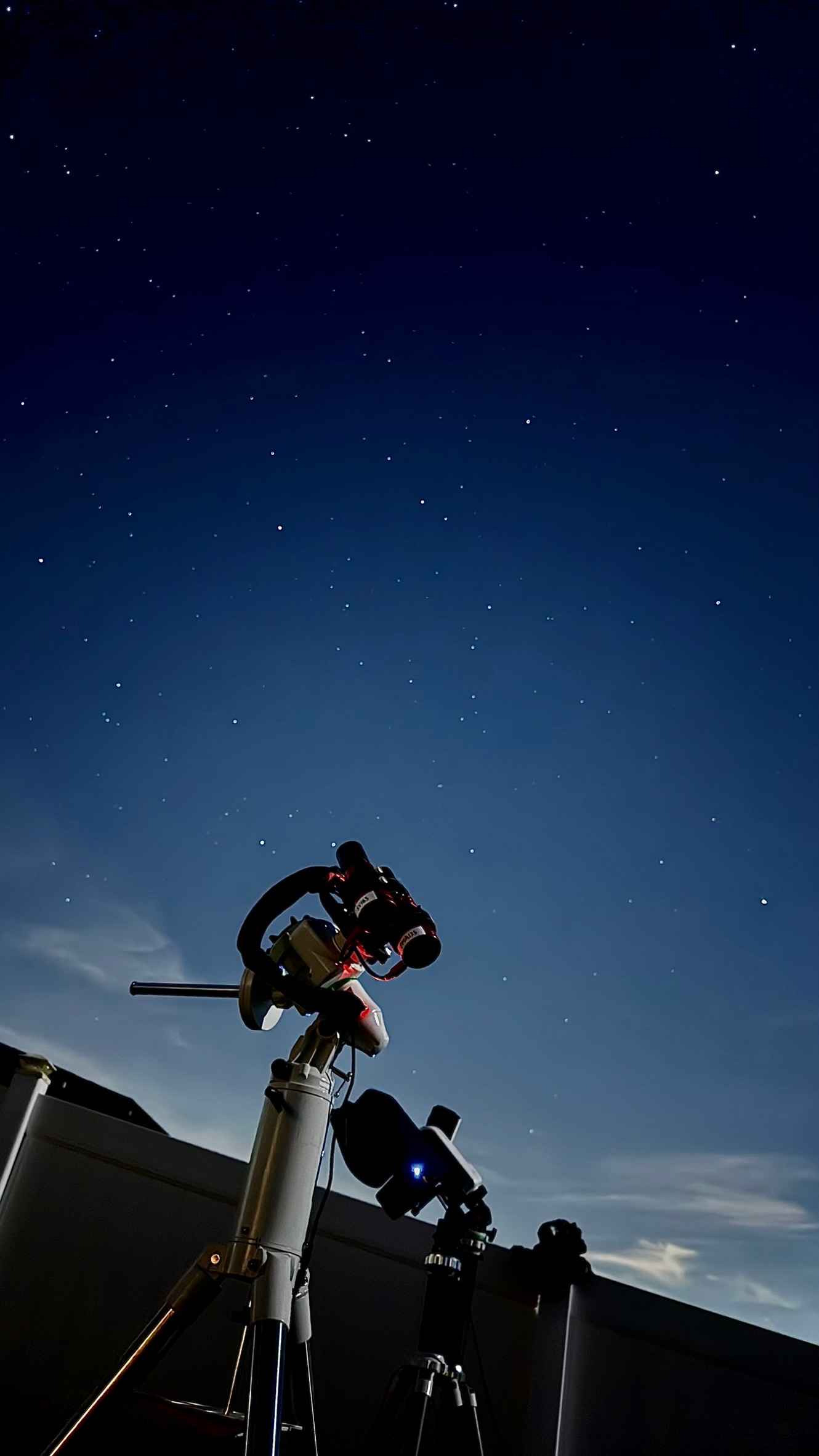 F30 rig mounted on a Sky-Watcher EQ-AL55i Pro and steel tripod beneath a starry backyard sky.
